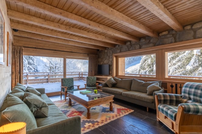Spacious living room in Chalet Les Loups, Meribel