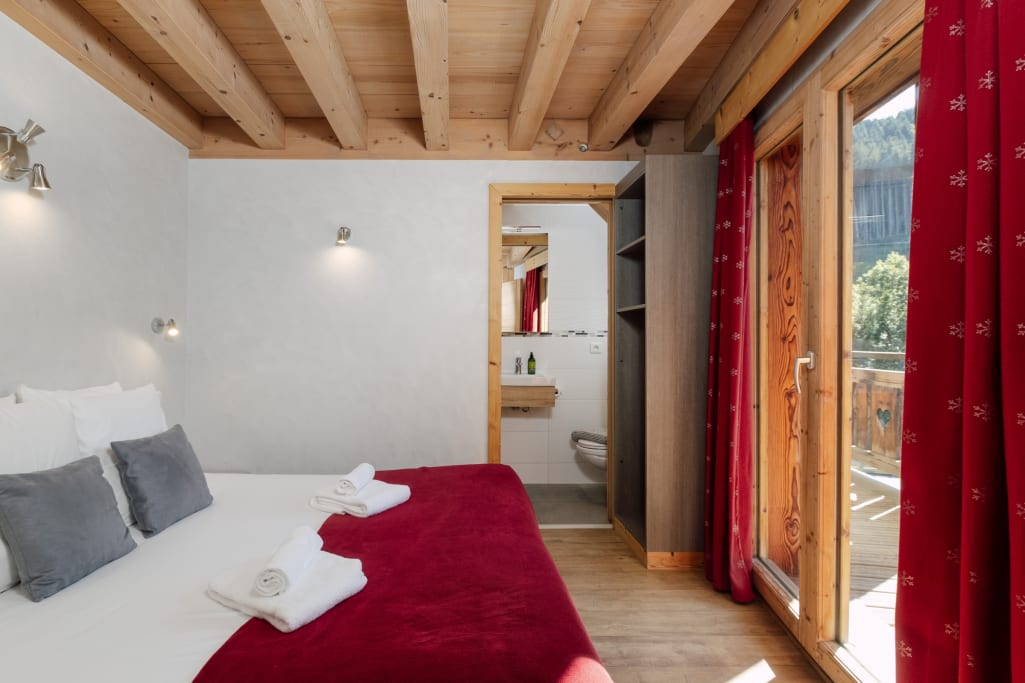 Double Bedroom in Les Suites de l'Alpe